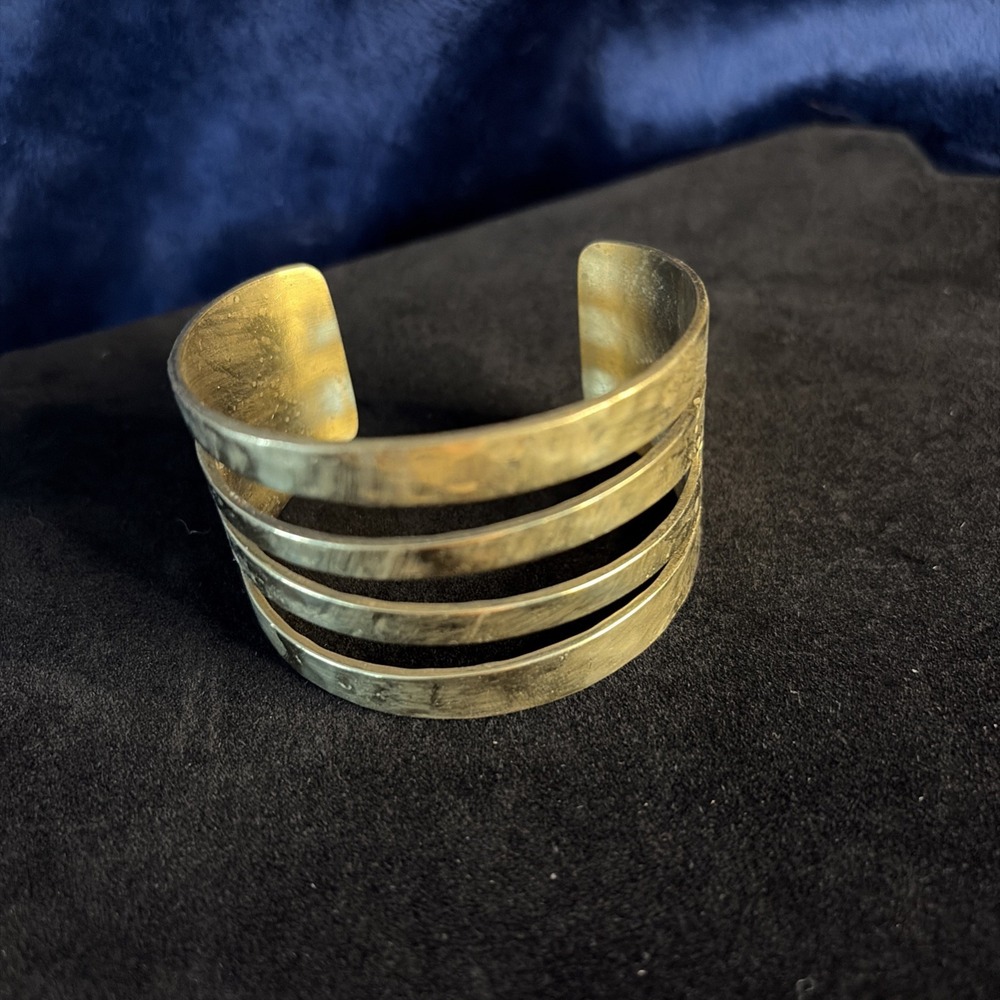 Rustic Cuff Gold Tone Multi-Band Cutout Cuff & Textured Leaf Bangle Sold As Pair - Picture 5 of 13